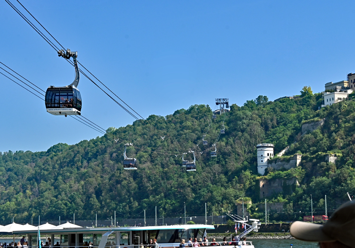 Koblenz - Seilbahn ber den Rhein vom Konrad-Adenauer-Ufer hoch zum Festungspark Ehrenbreitstein. Ehemaliges Gartenschaugelnde. 08.09.2021