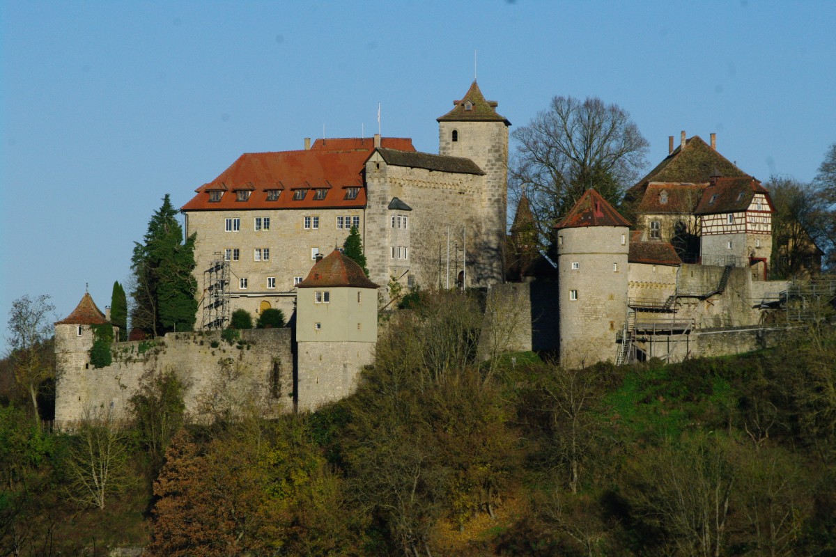 Kocherstetten, Schloss Stetten, Stammburg der Freiherren von Stetten, eine der am besten erhaltenen Ritterburger aus der Stauferzeit, erbaut ab 1200 (25.11.2013)