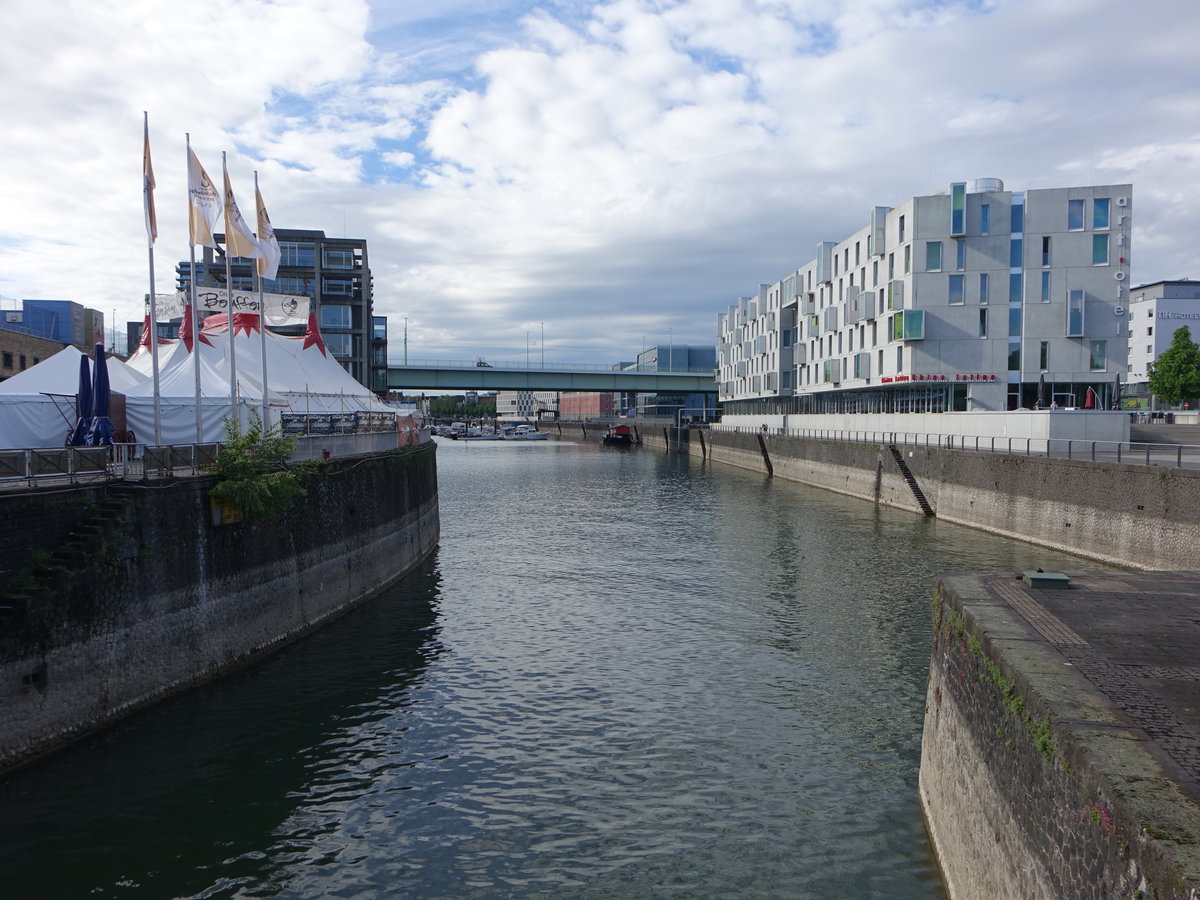 Kln, Art Hotel Cologne und Severinsbrcke am alten Zollhafen (12.05.2016)