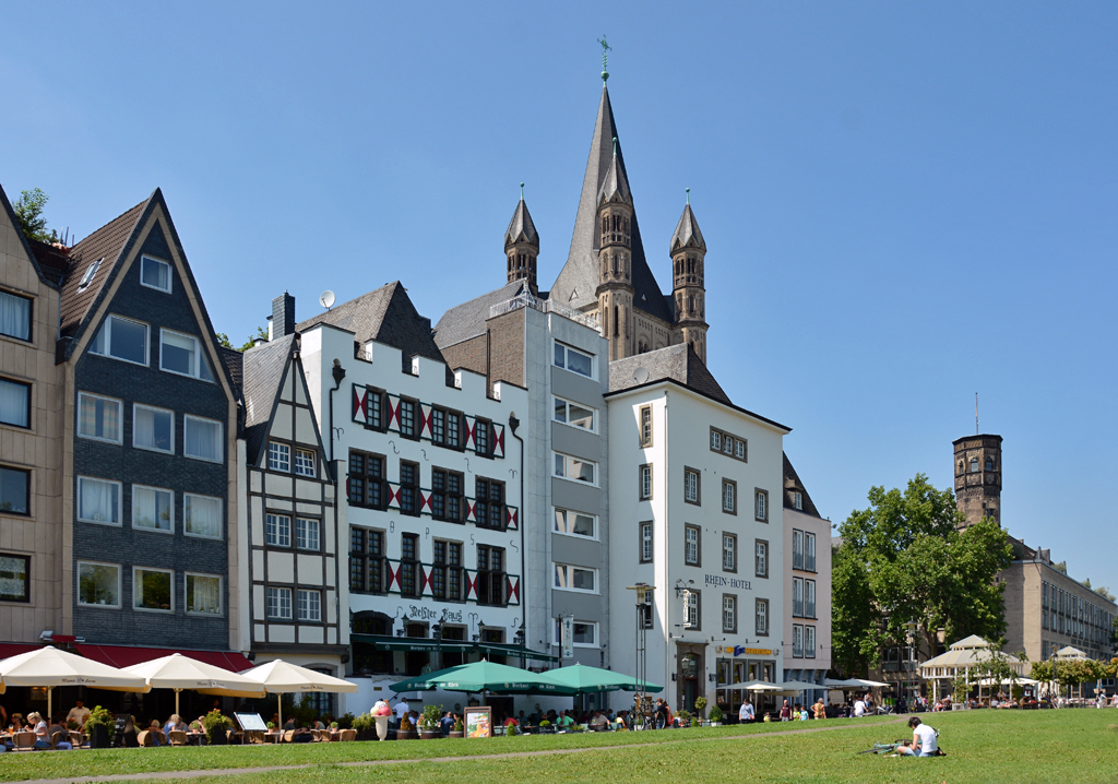 Kln - Delfter Haus und Rheinhotel Nhe Fischmarkt und dahinter Gro-St.-Martin - 31.07.2014