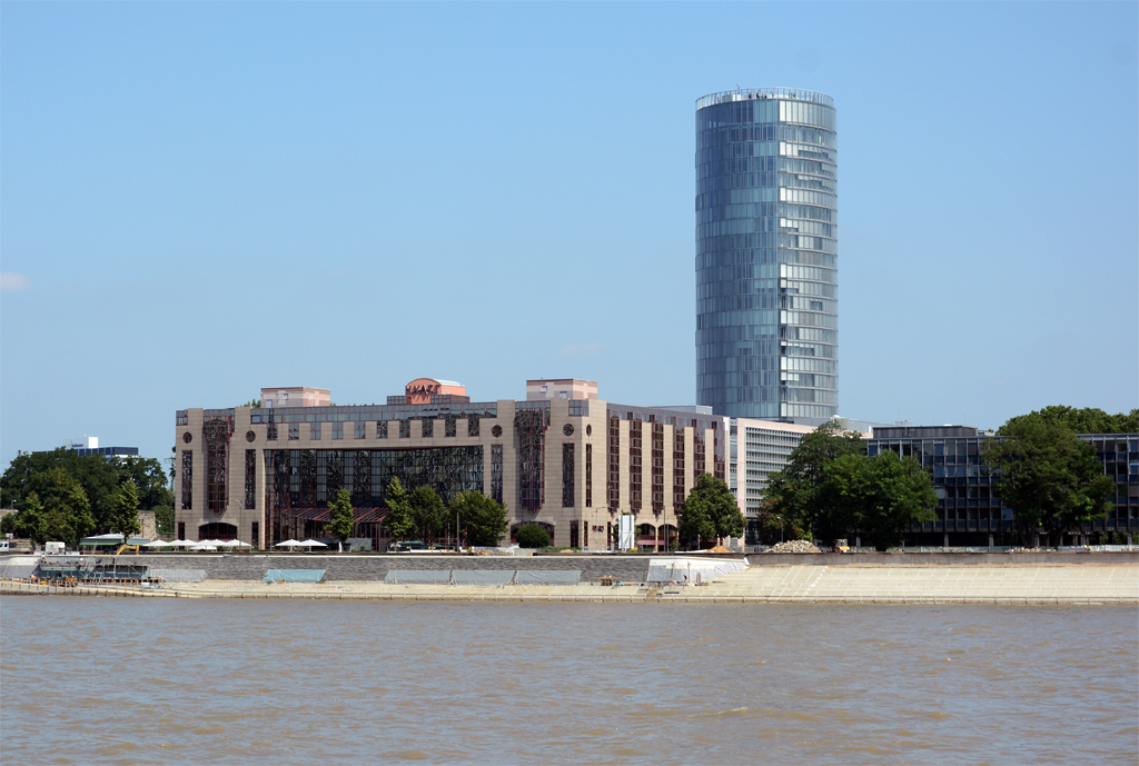 Kln-Deutz, Hyatt-Hotel und Hochhaus  Triangle  - 31.07.2014