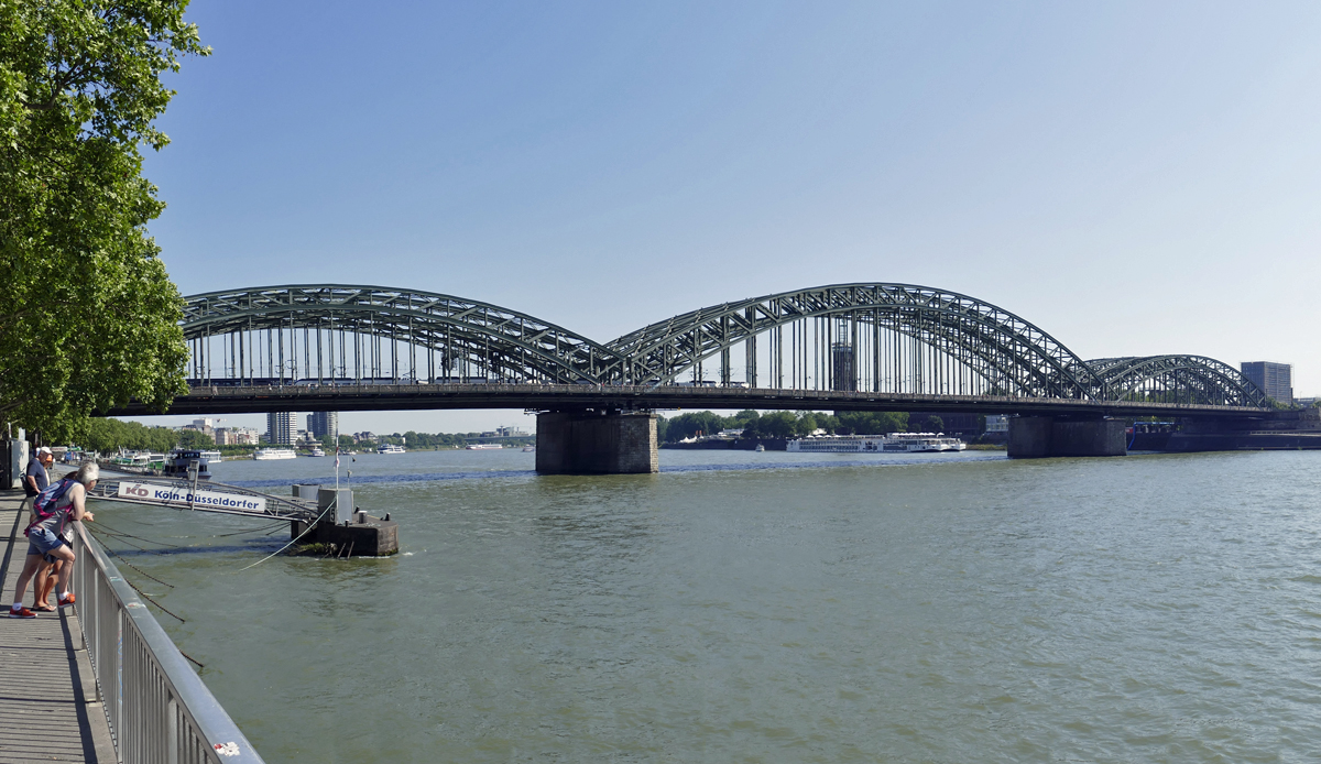 Kln - Hohenzollernbrcke (Eisenbahnbrcke) ber den Rhein zwischen Hauptbahnhof und Kln-Deutz - 23.06.2019