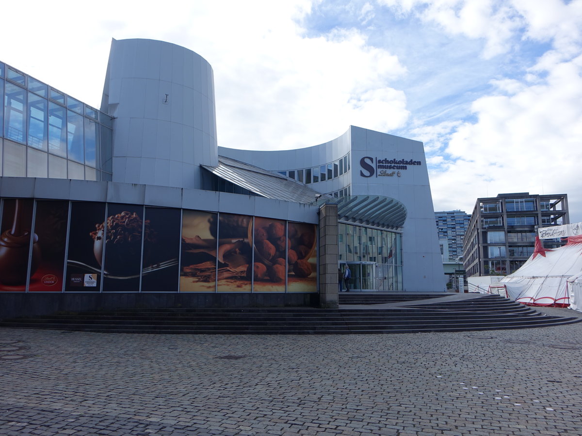 Kln, Imhoff-Schokoladenmuseum,  kulturgeschichtliches Spezialmuseum fr Schokolade im Klner Stadtteil Altstadt-Sd, erbaut 1993 durch Architekt Fritz Eller (12.05.2017)