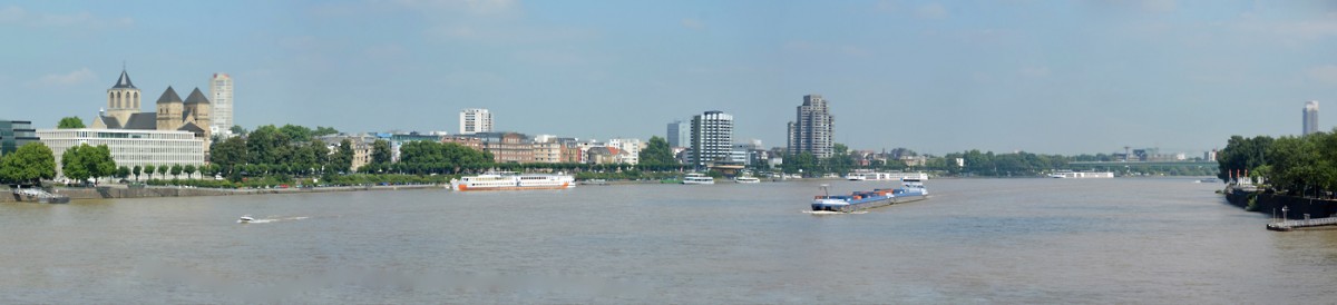 Kln - Panorama (von links nach rechts), Institut der Deutschen Wirtschaft, Kirche St. Kunibert, Bastai, Zoobrcke bis AXA-Hochhaus - 31.07.2014