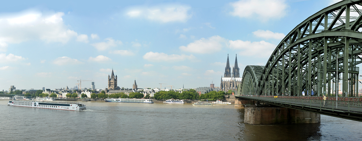 Kln - von rechts nach links: Hohenzollernbrcke, Dom, Gro St. Martin - 31.07.2014