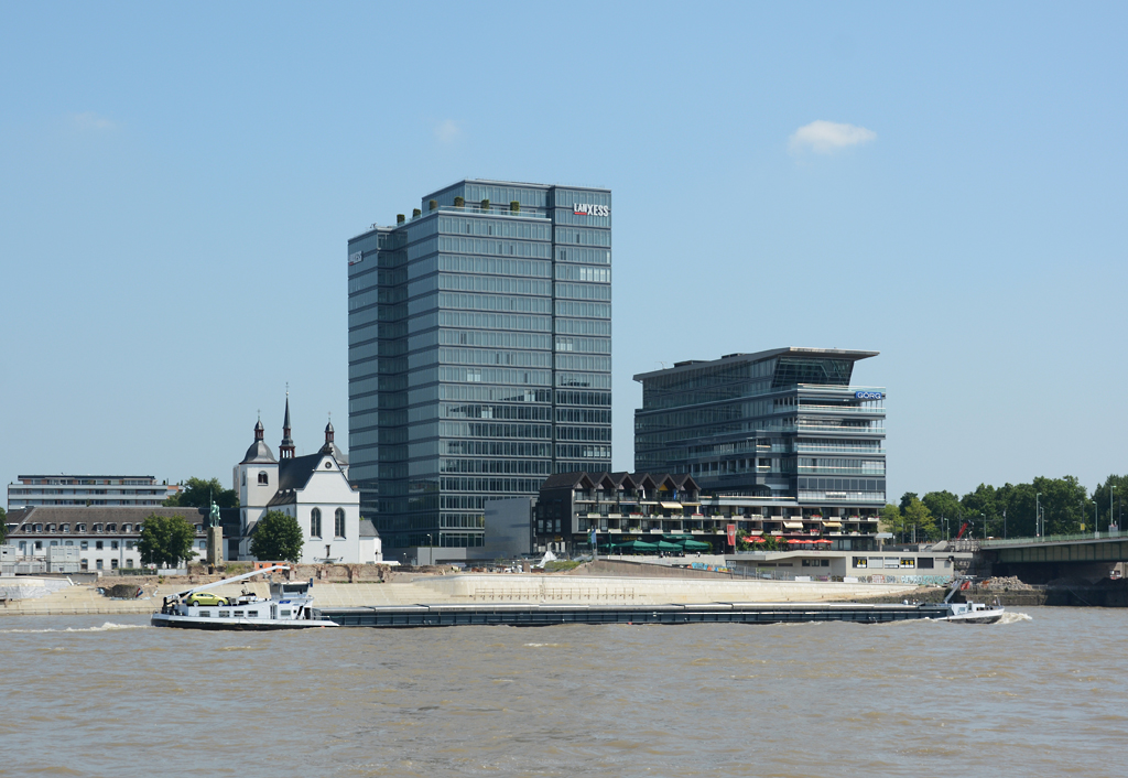 Kln - rechtsrheinisch St. Heribert-Kirche und das Lanxess Hochhaus - 31.07.2014