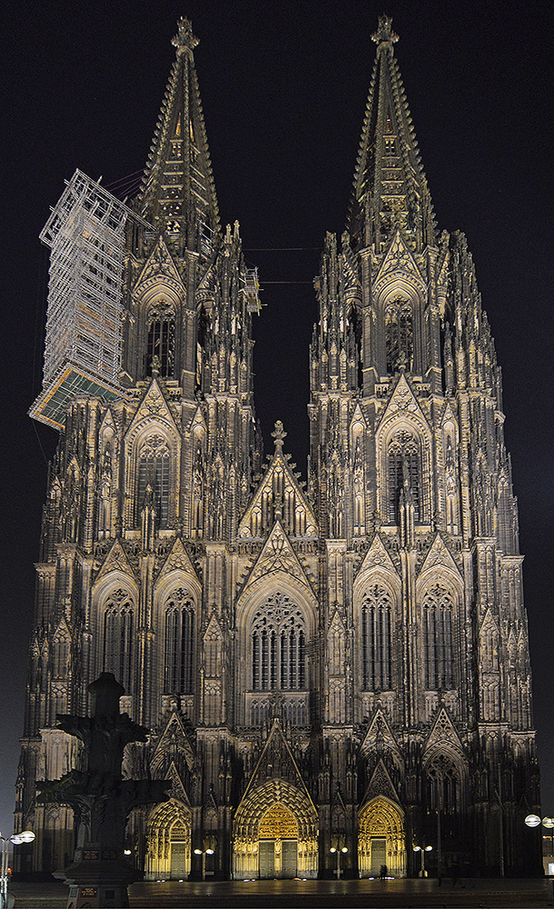 Klner Dom - Westfassade bei Nacht. Berarbeitung durch Heinz Stoll, Herzlichen Dank. Mrz 2014.

Zum Vergleich: http://www.staedte-fotos.de/bild/Deutschland~Nordrhein-Westfalen~Koln/47278/morgenstund-hat-gold-im-mund-k246lner.html