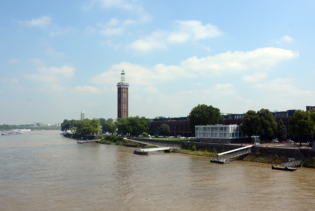 Klner Messegelnde mit Messeturm in Kln-Deutz - 31.07.2014