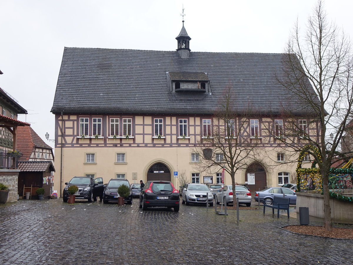 Knigsberg, altes Rathaus am Marktplatz, zweigeschossiger und traufstndiger Satteldachbau mit Fachwerkobergeschoss und Dachreiter, erbaut ab 1456, Fachwerkobergeschoss 1658/68 (25.03.2016)