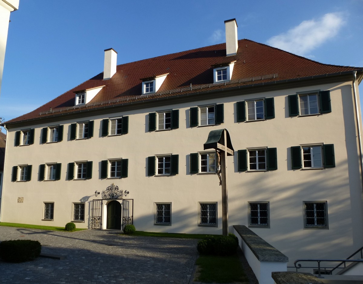 Knigseggwald, der Konventbau von 1711 des ehemaligen Franziskanerklosters, heute Forstamt, Aug.2013