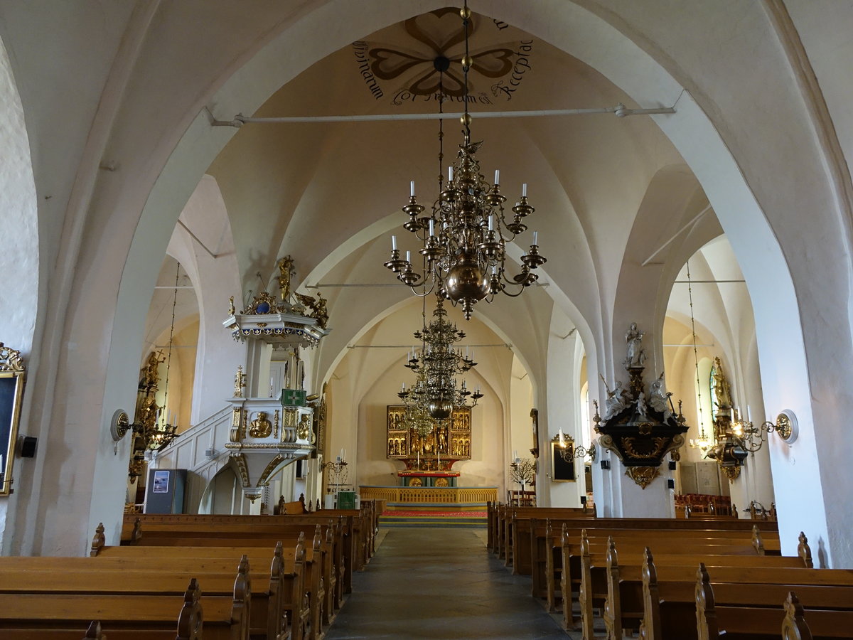 Kping, Innenraum der Ev. Kirche mit Altar aus dem 16. Jahrhundert (15.06.2016)