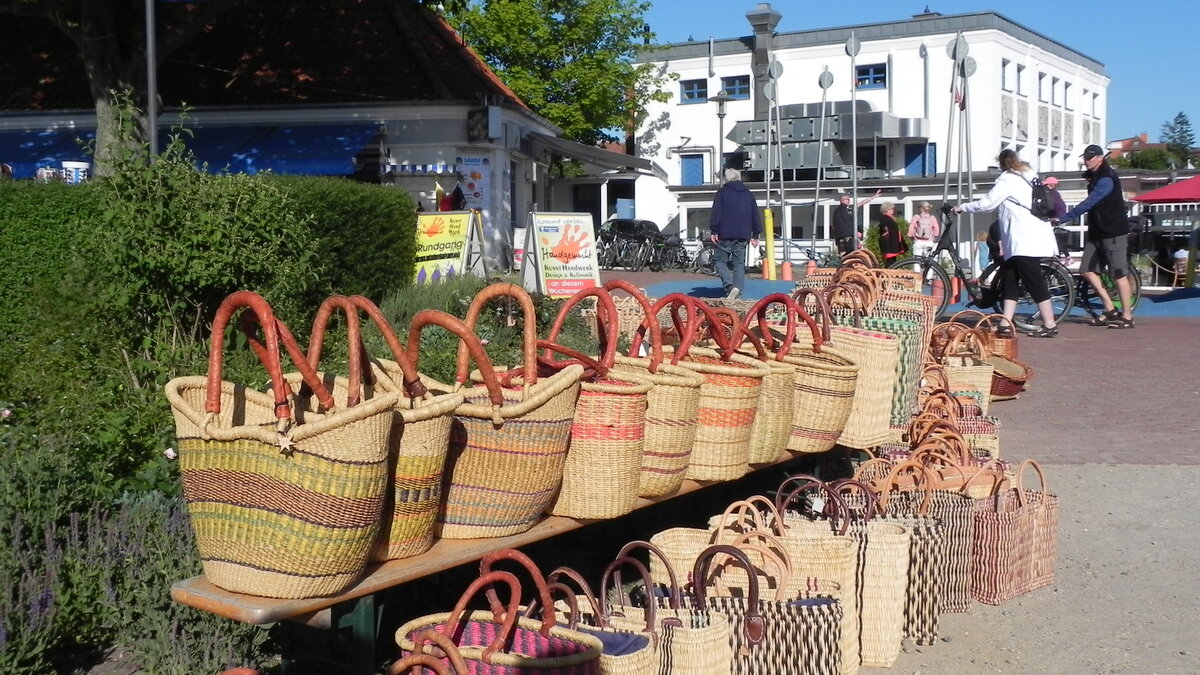 Krbe auf einem Markt in Laboe an der Kieler Frde am 02.06.23.