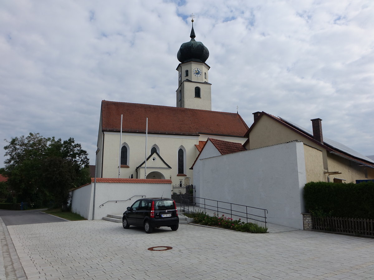 Knach, kath. Pfarrkirche St. Gangolf, erbaut im 15. Jahrhundert (02.06.2017)