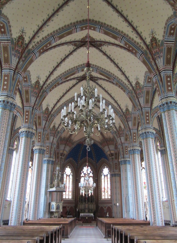 Kszeg, Mittelschiff der Herz Jesu Kirche, Farbgestaltung von Otto Ktt (30.07.2014)