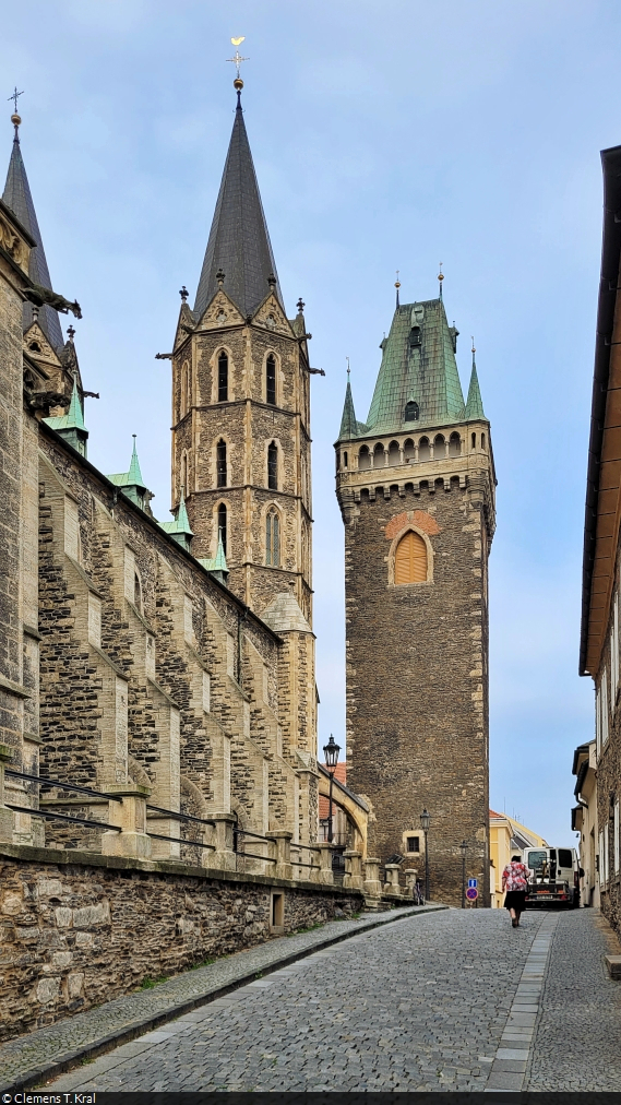 Koln (CZ):
Die Turm-Formation der St. Bartholomus-Kirche noch einmal im Hellen am nchsten Morgen. Da die Pension gleich nebenan lag, war ein kurzer Rundgang um das Bauwerk noch mglich. Wer es etwas ruhiger, abseits der groen Stdte, angehen lassen will, sollte unbedingt eine bernachtung in der Altstadt von Koln einplanen.

🕓 25.8.2022 | 8:53 Uhr