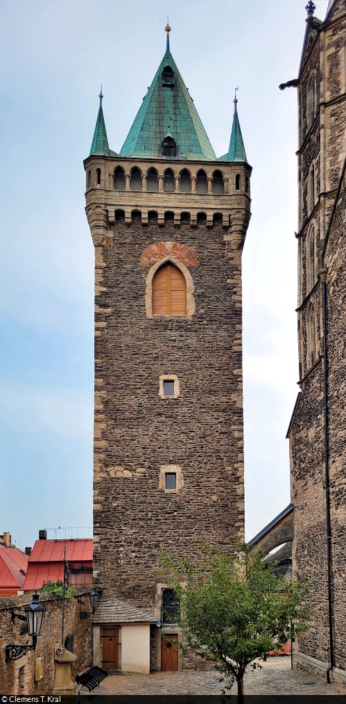 Koln (CZ):
Gotischer Turm neben der Kirche St. Bartholomus, gesehen bei einem Rundgang durch den Kirchhof.

🕓 25.8.2022 | 8:59 Uhr