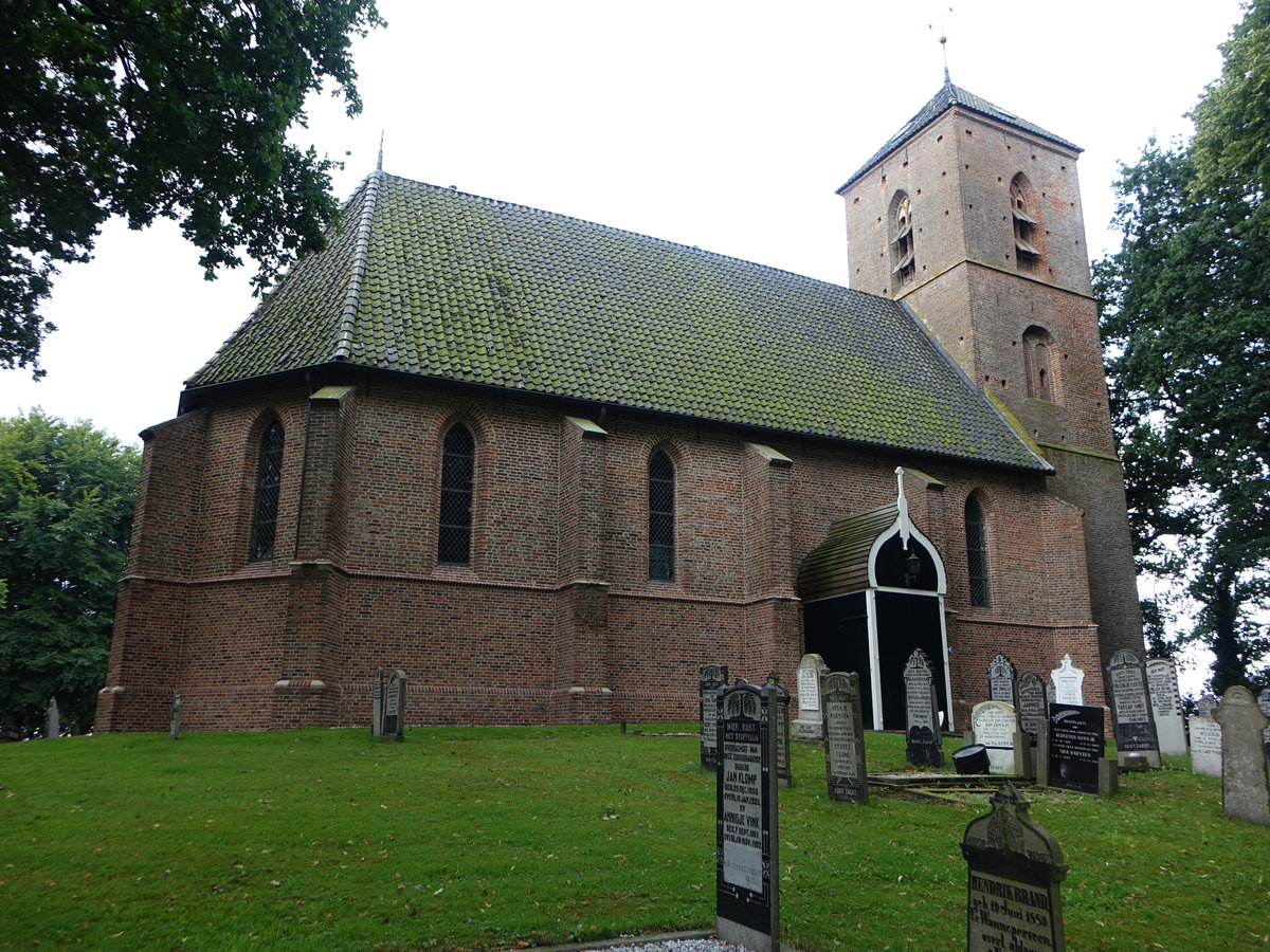 Kolderveen, Niederl. Ref. Kirche, erbaut bis 1471, Kirchturm noch aus dem 14. Jahrhundert (24.07.2017)
