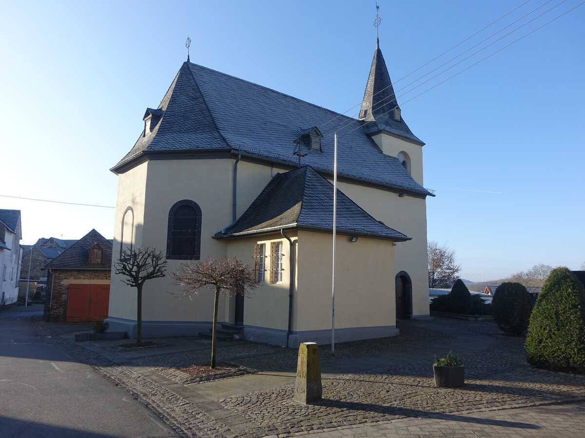Kollig, Pfarrkirche St. Willibrord, romanischer Turm aus dem 12. Jahrhundert, Langhaus erbaut 1729 (26.12.2025)