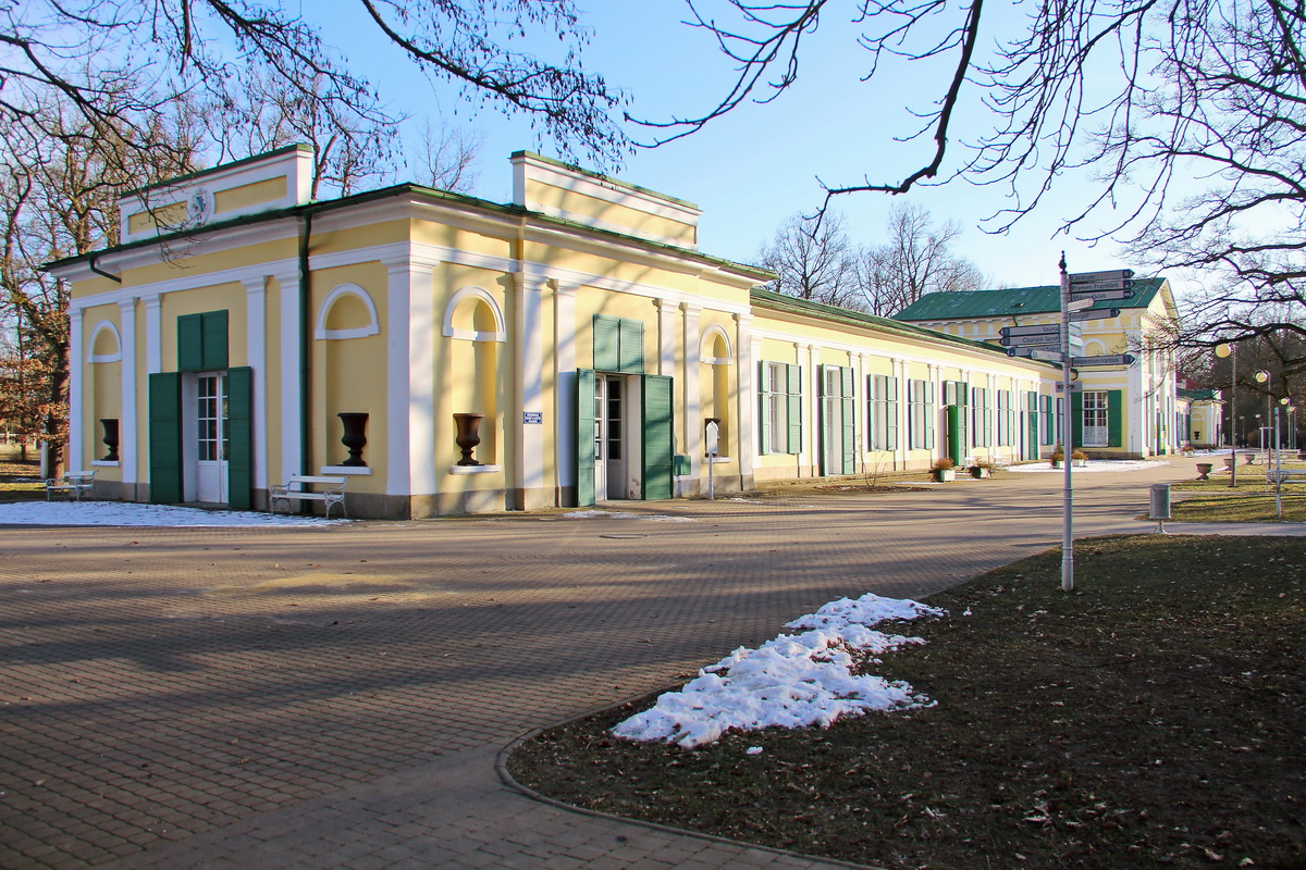 Kolonnade der Salzigen Quelle und der Wiesenquelle Frantikovy Lzně (Franzensbad) am 24. Februar 2018.