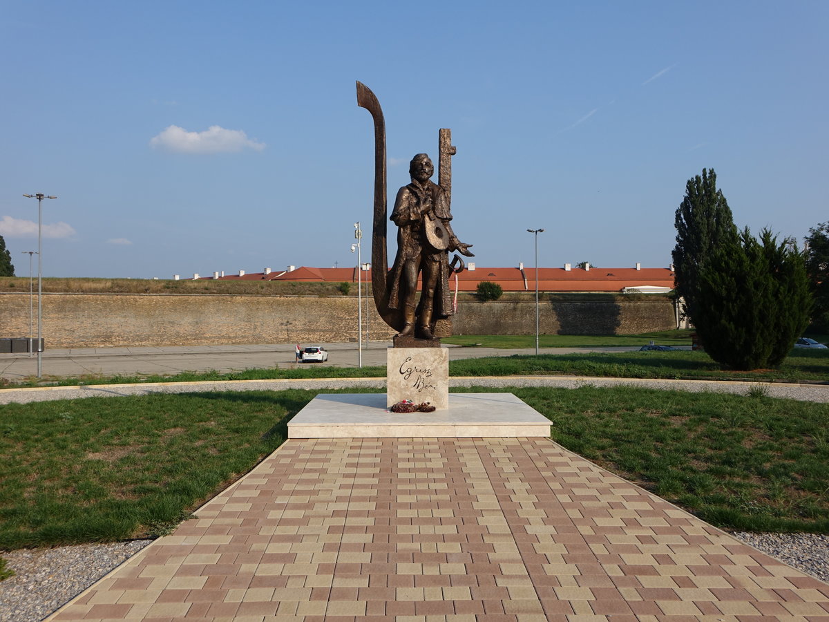 Komarno, Denkmal fr Ladislav Pohrobok vor der Festung (27.08.2019)