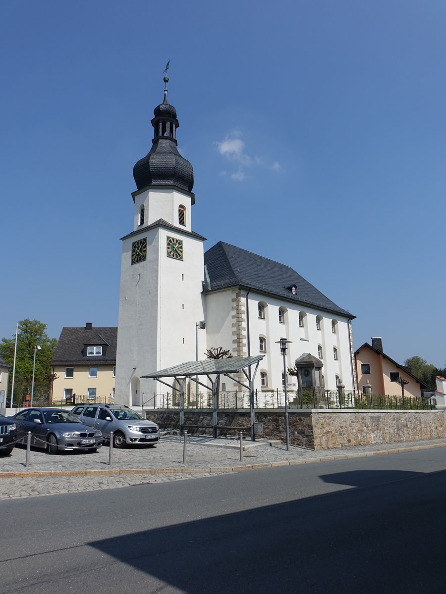 Konradsreuth, Evangelisch-lutherische Pfarrkirche, Saalbau mit Westturm, Westturm erbaut von 1691 bis 1692, Langhaus erbaut 1795 durch 
Carl Christian Riedel (21.04.2018) 