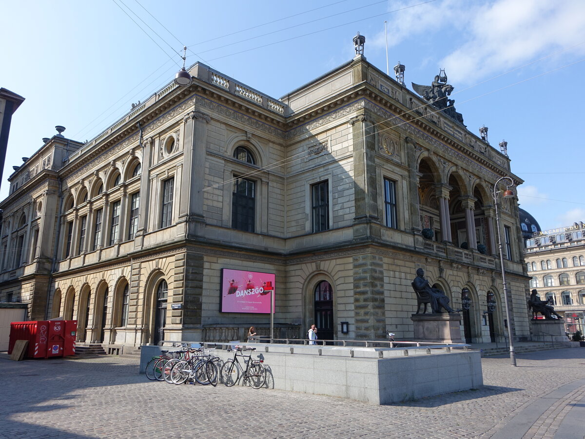 Kopenhagen, Det Kongelige Teater am Kongens Nytorv Platz, erbaut von 1872 bis 1874 durch den Architekten  Vilhelm Dahlerup (21.07.2021)