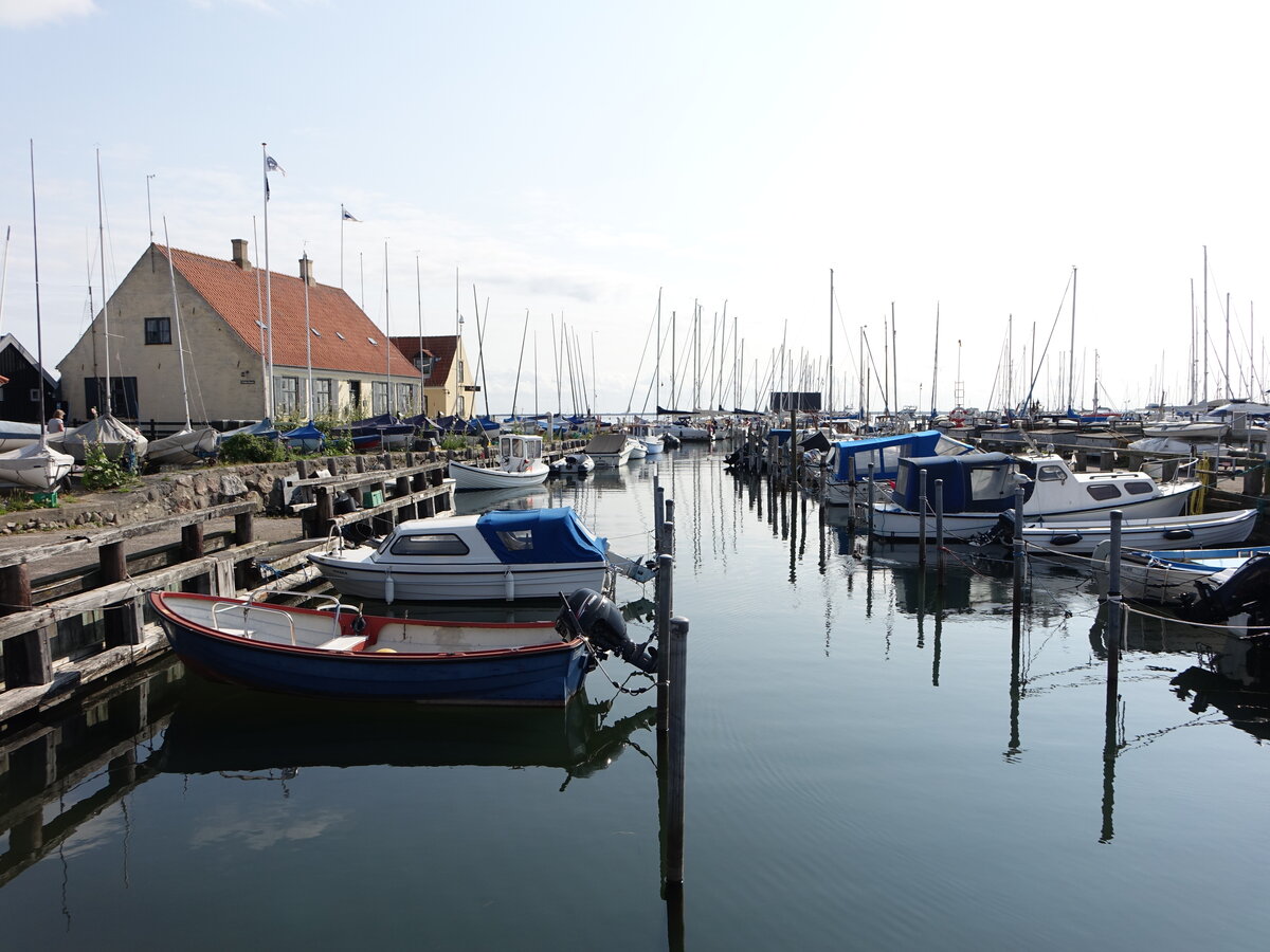 Kopenhagen, Gebude und Boote im alten Hafen von Dragr (21.07.2021)