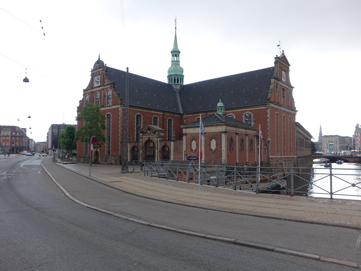 Kopenhagen, Holmens Kirke, erbaut 1562, 1641 wurde die Kirche zu ihrem heutigen kreuzfrmigen Grundriss erweitert (23.07.2021)