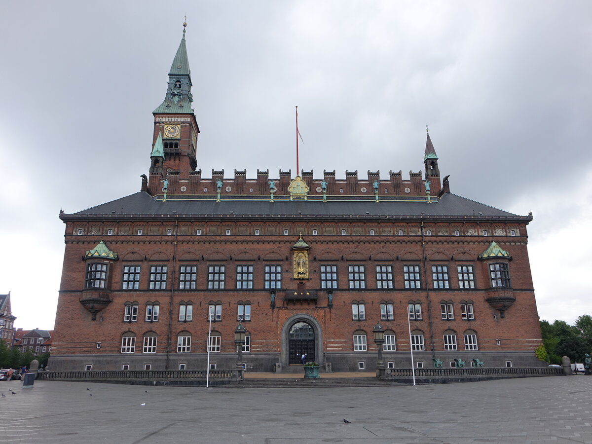 Kopenhagen, Rathaus am Radhuspladsen, erbaut ab 1892 nach Plnen des Architekten Martin Nyrop im nationalromantischen Stil (23.07.2021)