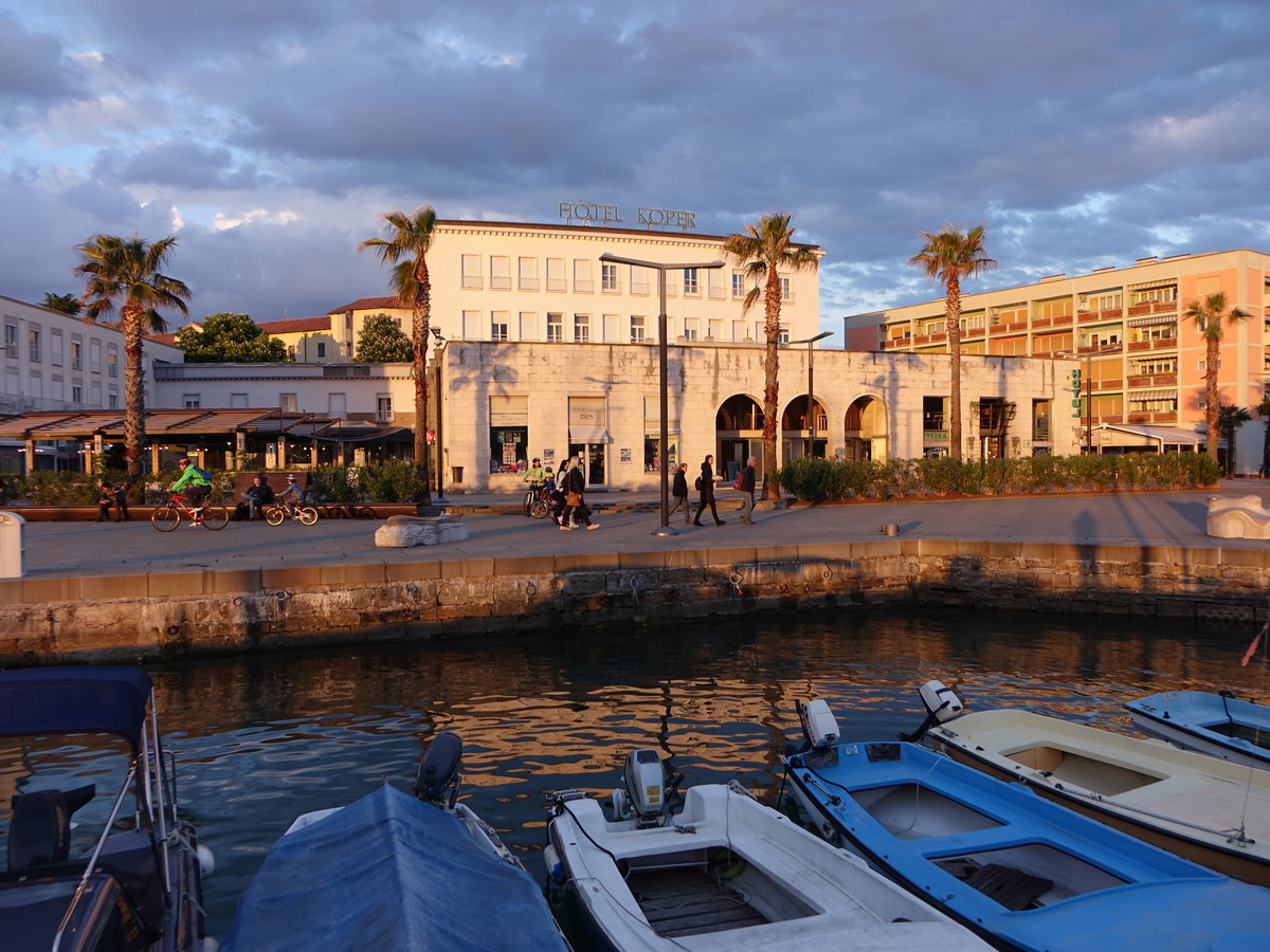 Koper, Hotel Koper an der Pristaniska Ulica am Hafen (28.04.2017)