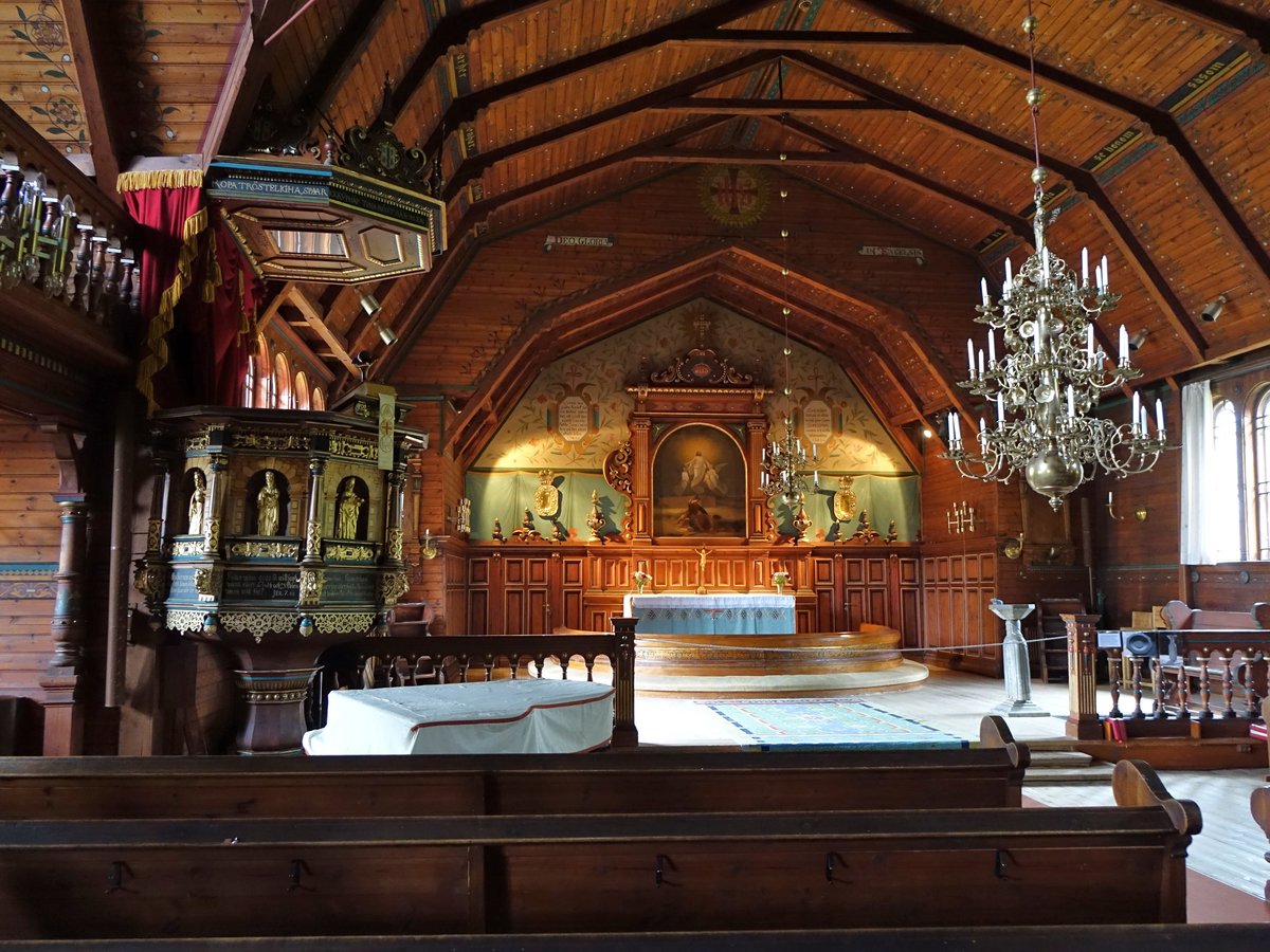 Kopparberg, Innenraum der Ev. Kirche, Kanzel von 1643, Taufstein von 1644 (16.06.2016)