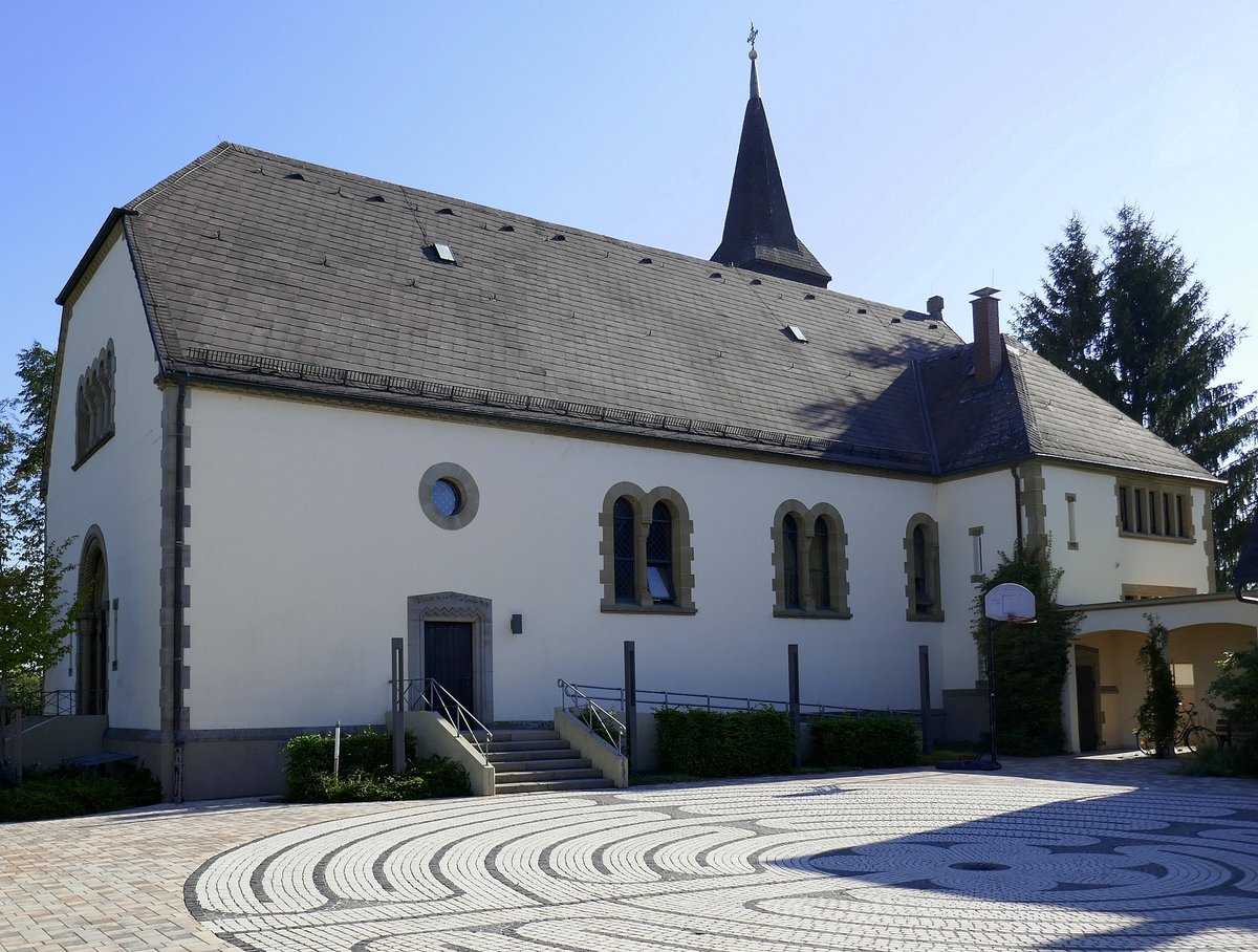 Kork, die katholische Pfarrkirche Herz-Jesu, 1906-07 erbaut im neoromanischen Stil, Aug.2020