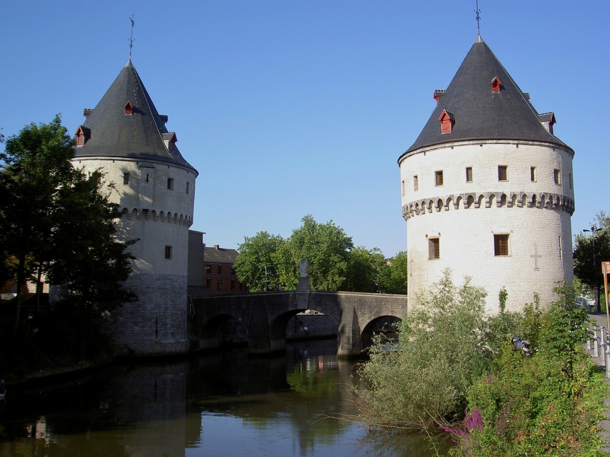 Kortrijk, Broeltrme Speyetoren und Ingelburgtoren an der Leie, erbaut im 13. Jahrhundert (01.07.2014)