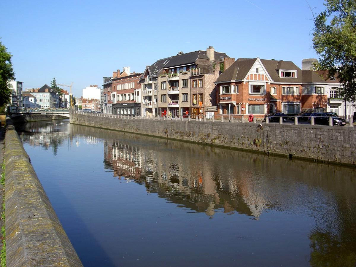 Kortrijk, Huser an der Leie (01.07.2014)