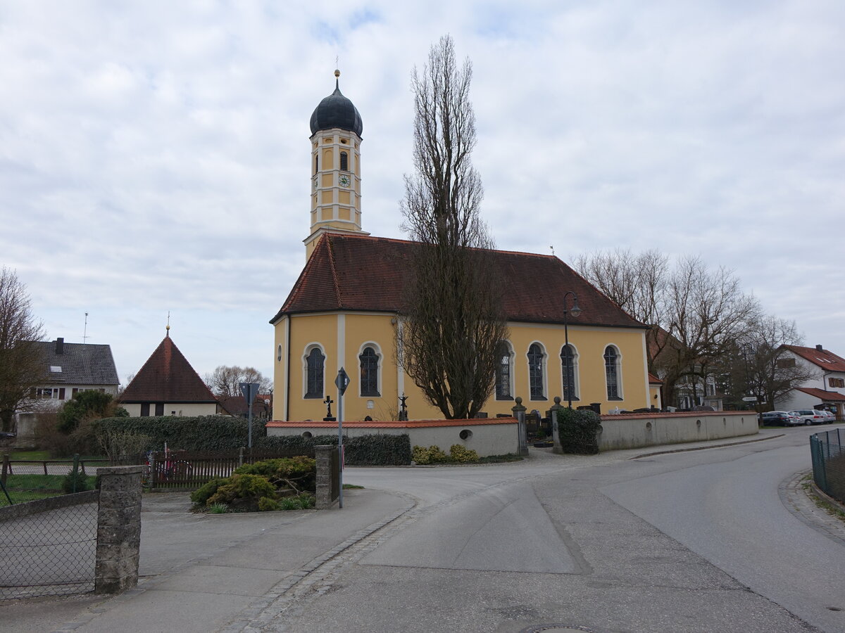 Kottgeisering, Pfarrkirche St. Valentin, Barocker Saalbau mit leicht eingezogenem dreiseitigem Chorschluss und Sdturm, erbaut bis 1774 durch Nikolaus Schtz, verlngert 1842 (12.04.2015)