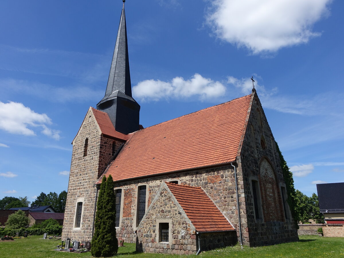 Kraatz, evangelische Kirche, Feldsteinkirche aus dem 13. Jahrhundert (28.05.2026)
