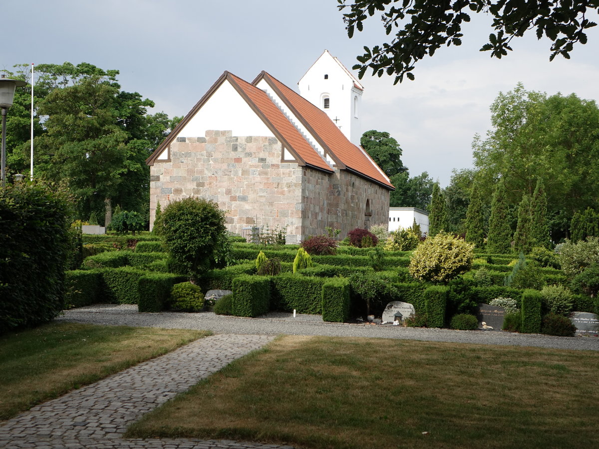 Kragelund, romanische Ev. Kirche, erbaut um 1150 (09.06.2018)