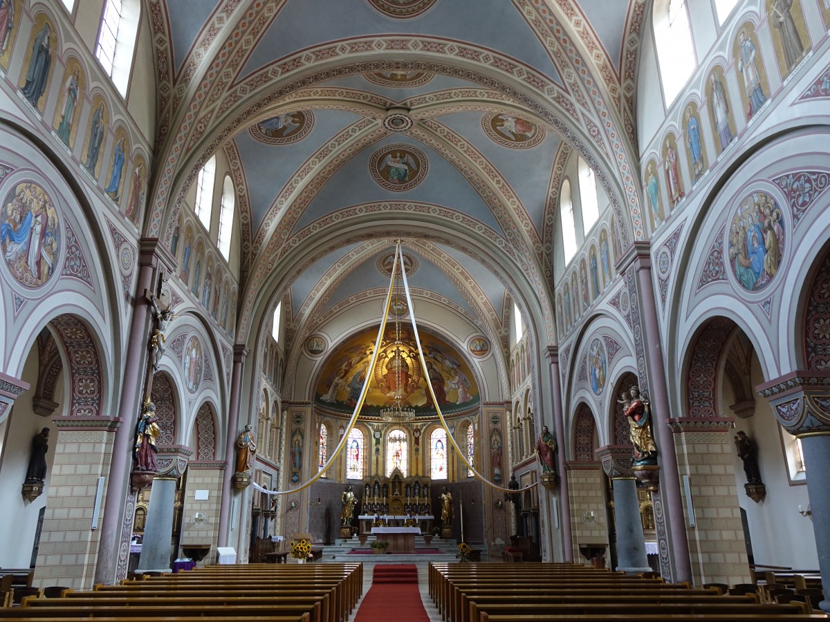 Kraiburg, kath. St. Bartholomus Kirche, neuromanische Basilika, erbaut von 1892 bis 1893 durch Fritz Steinhuer, Gemlde von Max Schmalzl (15.08.2015)