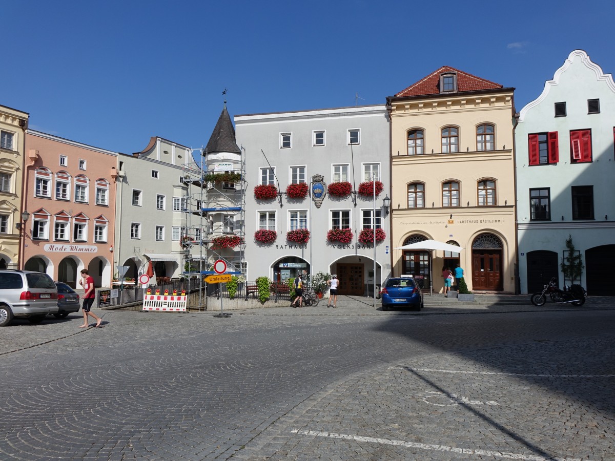 Kraiburg, Marktplatz mit Rathaus aus dem 17. Jahrhundert (15.08.2015)