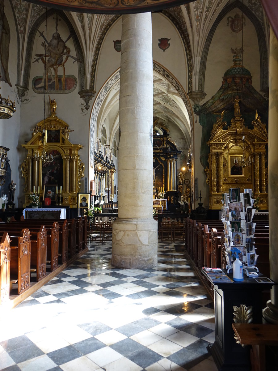 Krakau, Altre und sptgotisches Gewlbe in der Hl. Kreuz Kirche (04.09.2020)