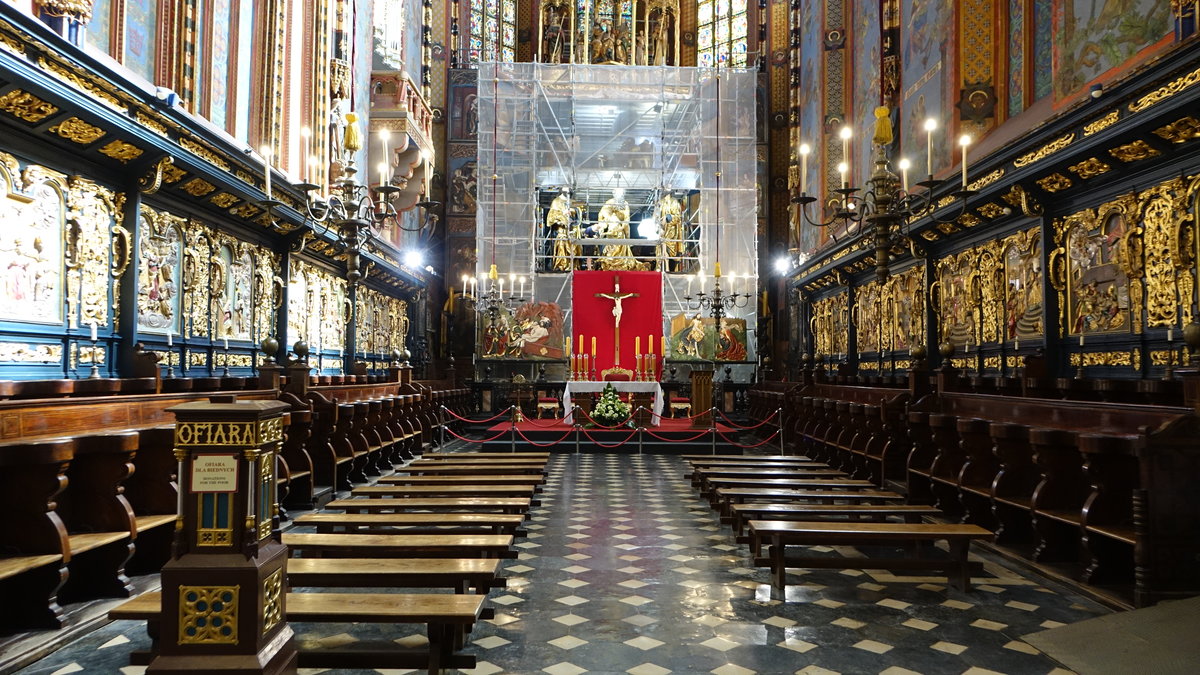 Krakau, doppelreihiges Chorgesthl von 1586 in der St. Marien Kirche (04.09.2020)