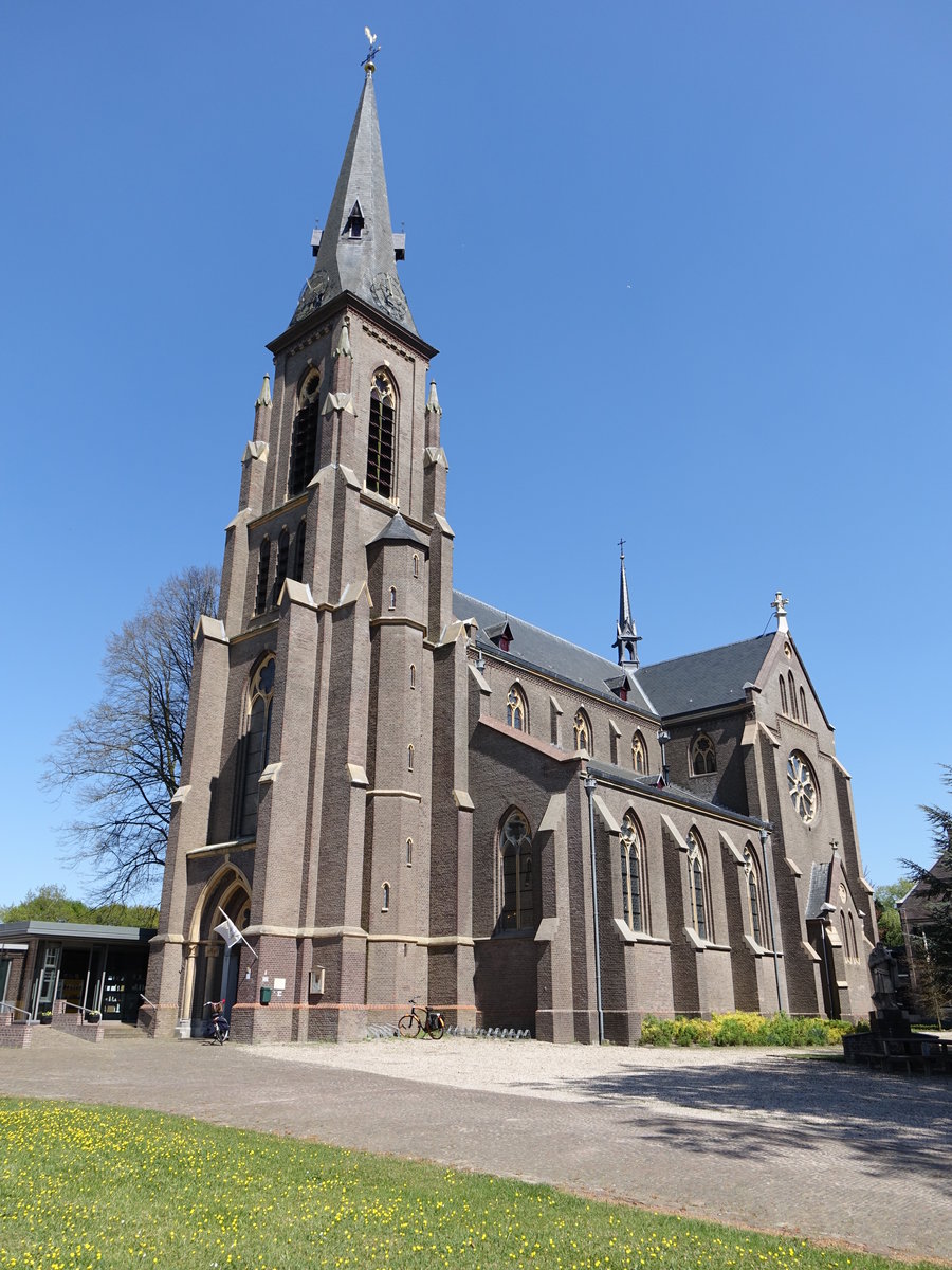 Kranenburg, Klosterkirche St. Antonius von Padua, neugotisch erbaut von 1857 bis 1865 durch P. Cuypers, seit 1999 Museum der Heiligen (08.05.2016)