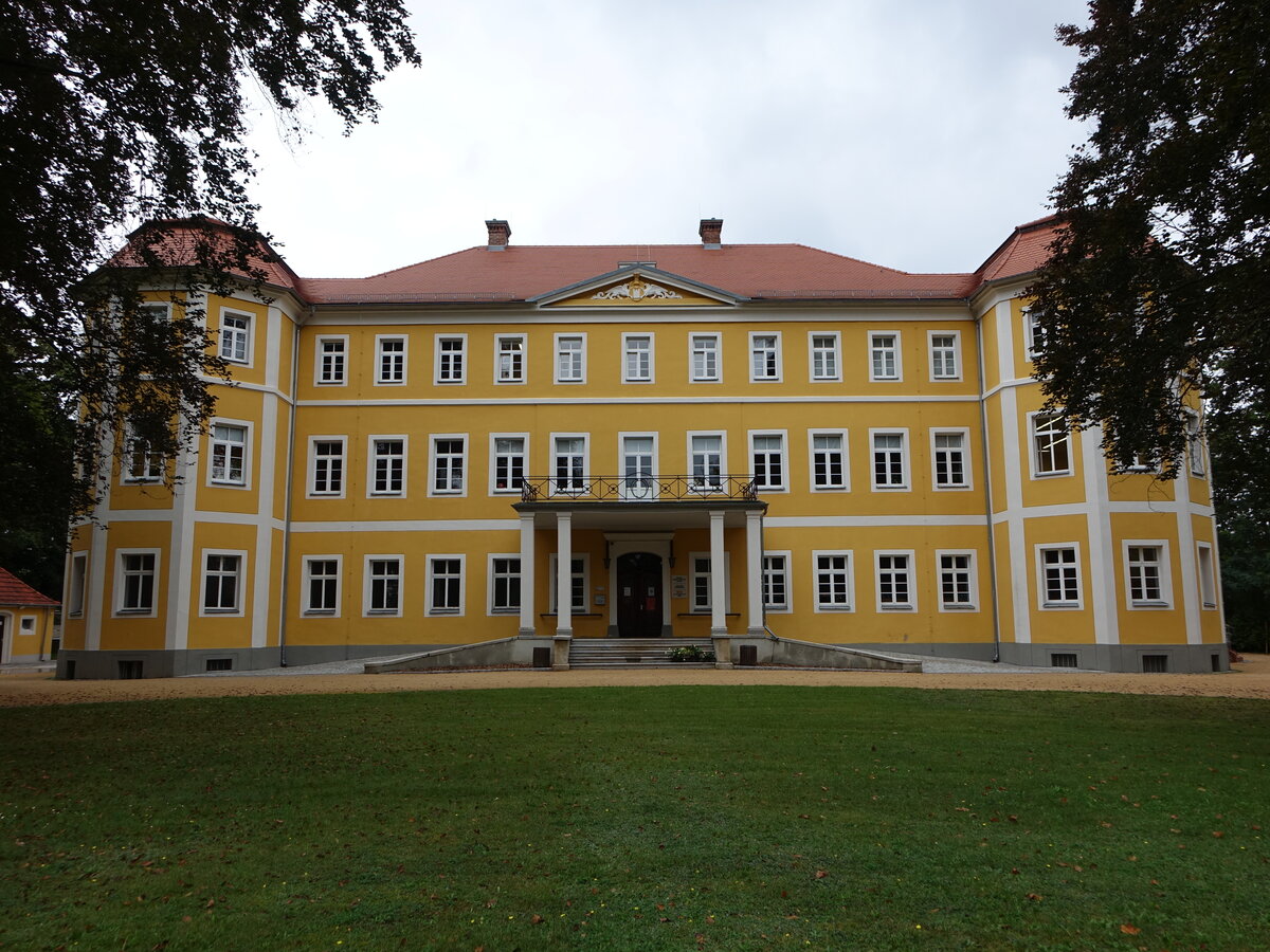 Kreba, Barockschloss, erbaut bis 1750 für die Patronatsfamilie Einsiedel (16.09.2021)