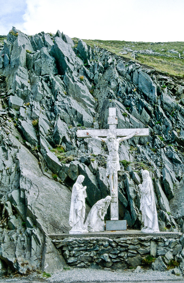 Kreuz in Slea Head auf der Dingle Halbinsel. Bild vom Dia. Aufnahme: Juli 1991.