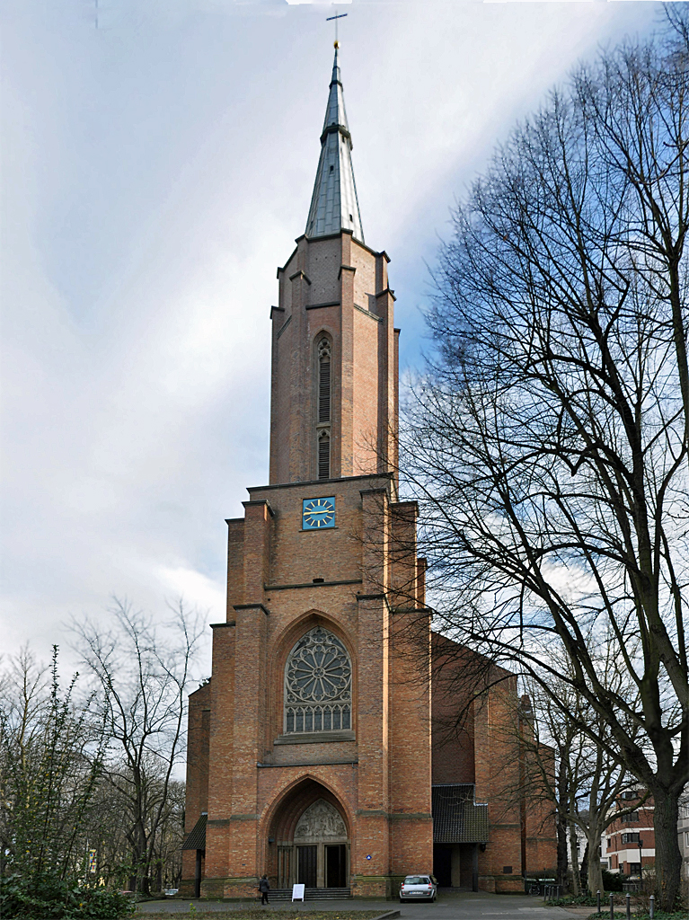 Kreuzkirche in Bonn. Grte evangelische Kirche im Rheinland mit 1.200 Sitzpltzen - 02.01.2014