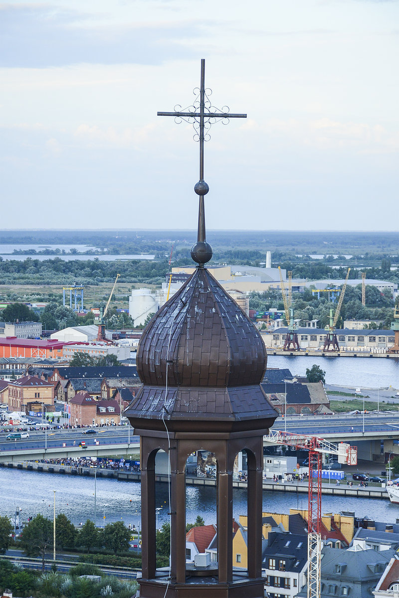 Kreuzturm auf dem Dach der Jakobikirche (Katedra Świętego Jakub) in Stettin / Szczecin. Man kann mit dem Lift zur Aussichtsterrasse hochfahren. Aufnahme: 10. August 2019.