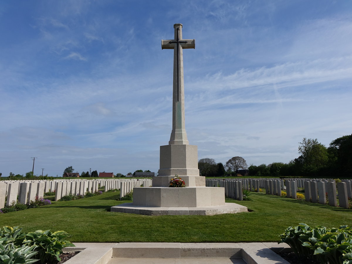 Kriegsgrberfriedhof in Curlu an der Peronne Road (15.05.2016)