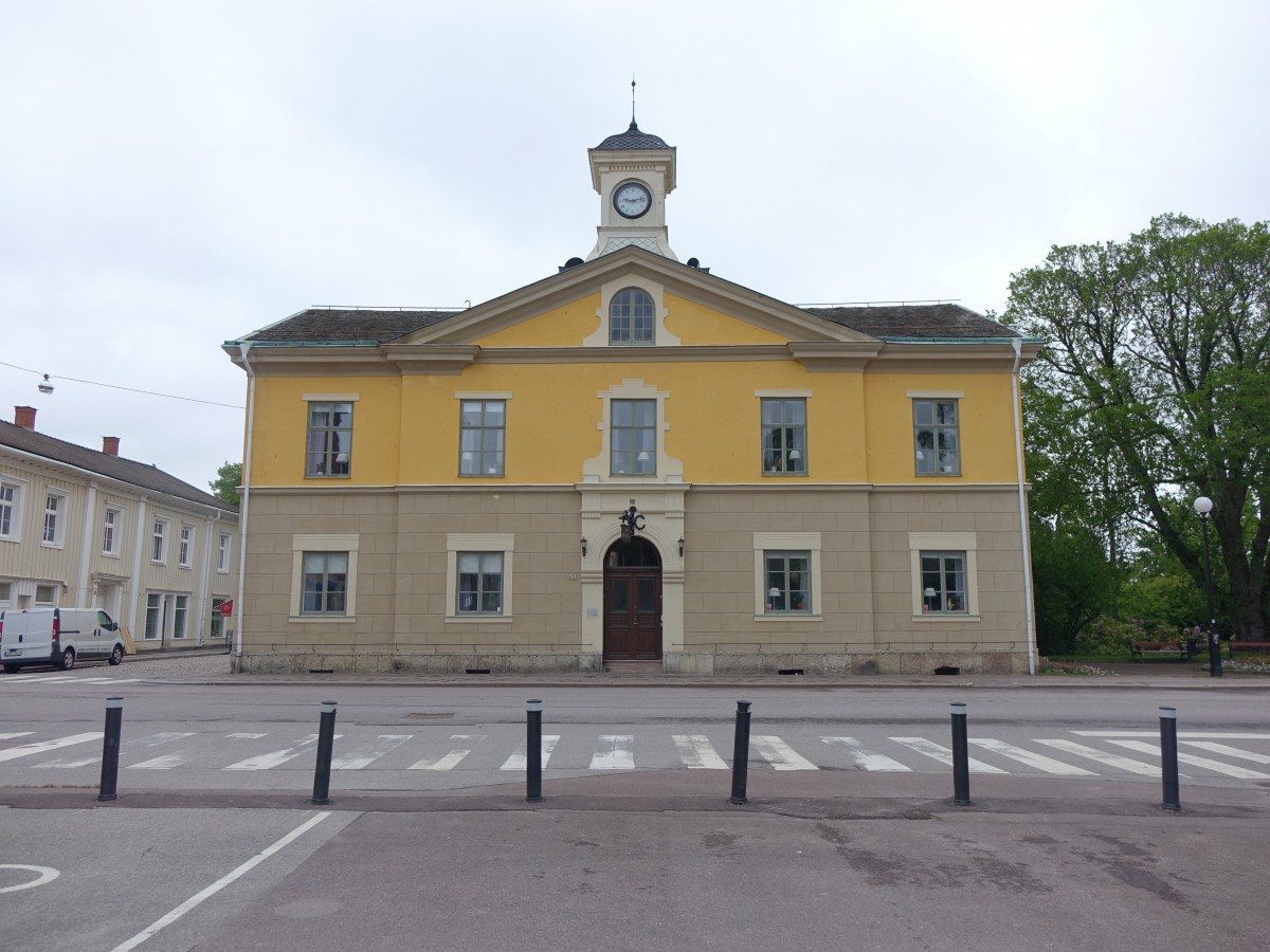 Kristinehamn, Rathaus am Stor Torget, erbaut 1805 durch Isak Rosen (18.06.2015)