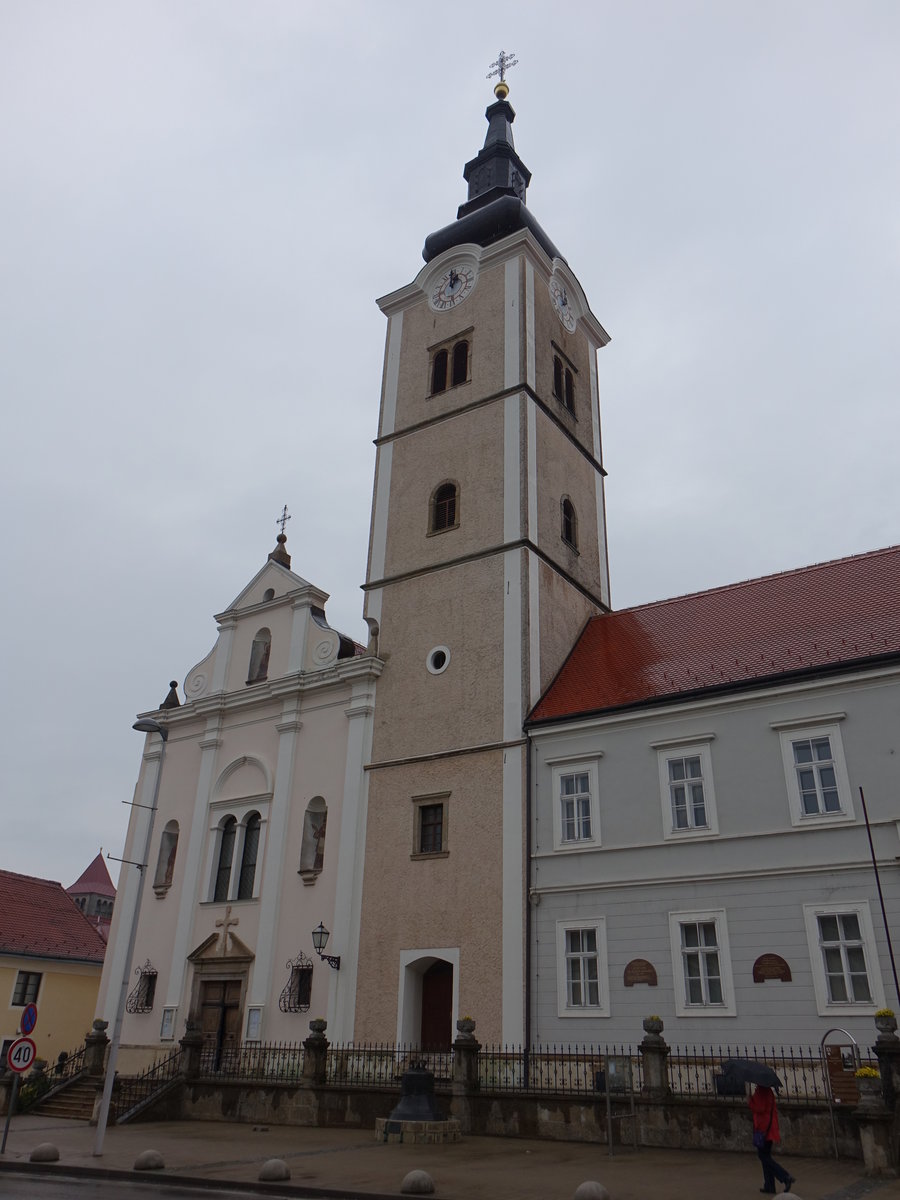 Krizevci, barocke Pfarrkirche St. Anna, erbaut 1689 in der Zakmardi Strae (03.05.2017)