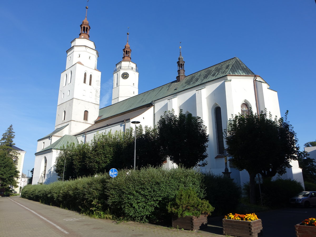 Krnov / Jgerndorf, Pfarrkirche St. Martin, erbaut im 13. Jahrhundert (02.08.2020)
